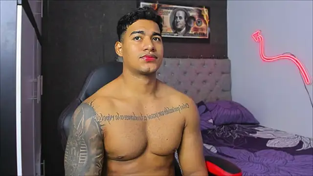 luigi hot  online show from January 9, 11:17 pm