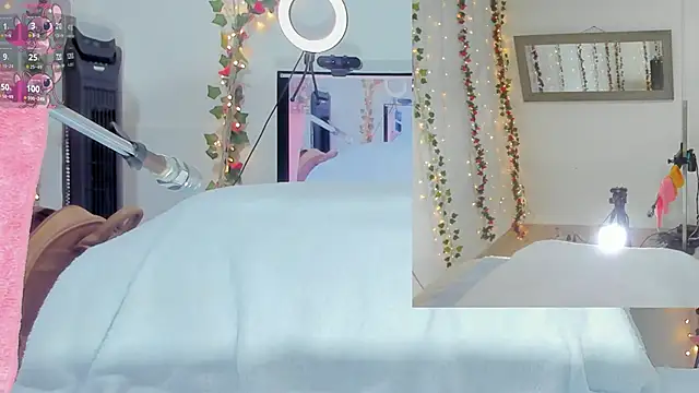 Snapshot of Genesis_Love__ chatting on October 3, 9:28 am Genesis Love online show from October 3, 9:28 am