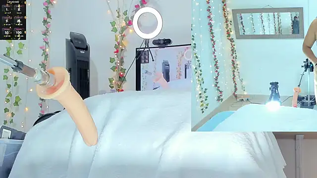 Snapshot of Genesis_Love__ chatting on October 19, 9:32 am Genesis Love online show from October 19, 9:32 am