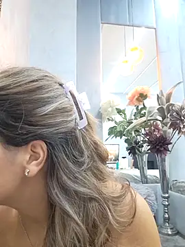 Bella Posh online show from October 18, 5:10 am