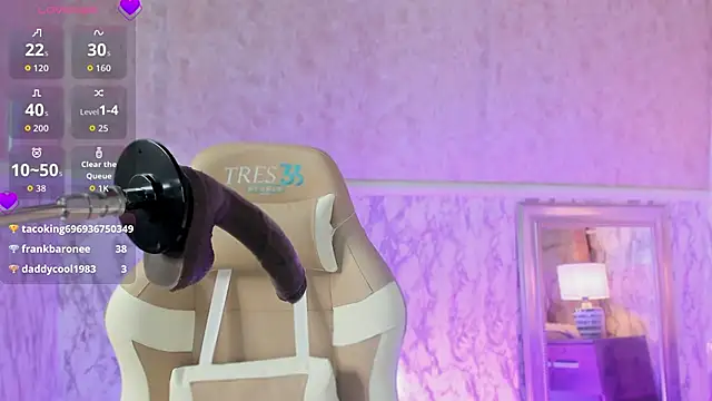 Snapshot of CandyKissx chatting on October 21, 7:03 pm CandyKissx online show from October 21, 7:03 pm