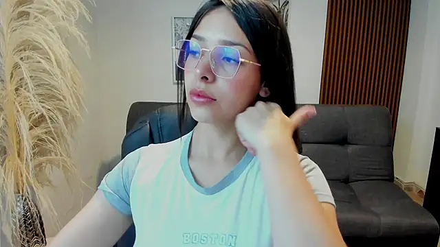 Snapshot of angeline_davies chatting on September 23, 1:36 pm angeline davies online show from September 23, 1:36 pm