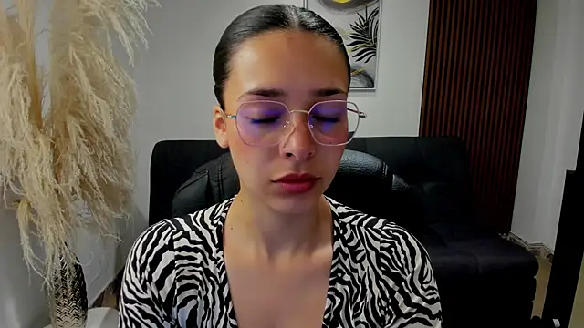 Snapshot of angeline_davies chatting on September 26, 1:26 pm angeline davies online show from September 26, 1:26 pm