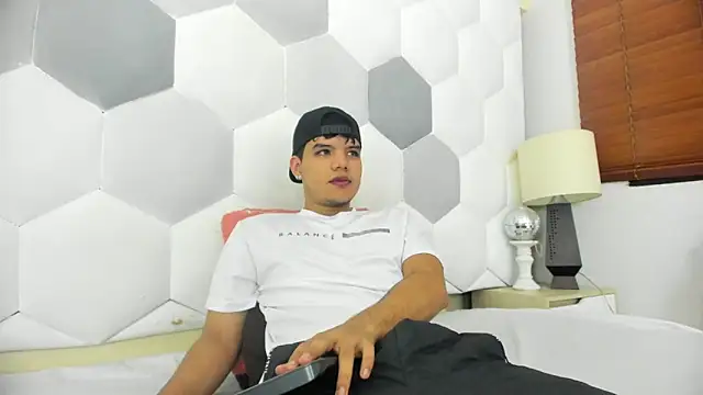 Axel Forte online show from February 3, 1:16 pm