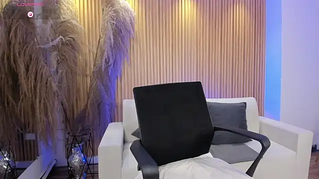 Ivaannaa  online show from March 14, 1:13 pm