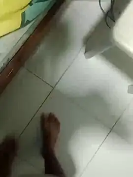 Snapshot of 464a-err chatting on October 22, 12:11 am 464a-err online show from October 22, 12:11 am