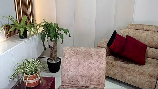 Snapshot of cod_dolll chatting on November 25, 12:43 am cod dolll online show from November 25, 12:43 am