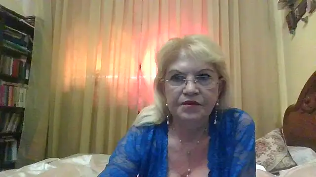 Snapshot of Heidi-Helga chatting on March 17, 2:45 pm Heidi-Helga online show from March 17, 2:45 pm