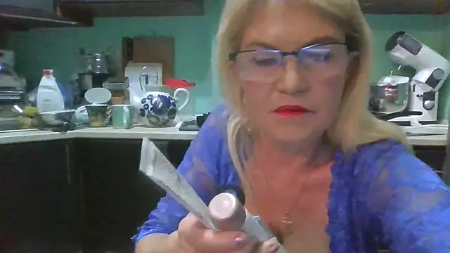 Snapshot of Heidi-Helga chatting on September 20, 5:25 pm Heidi-Helga online show from September 20, 5:25 pm