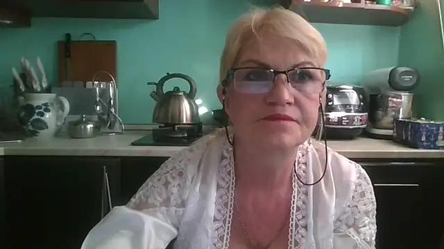Snapshot of Heidi-Helga chatting on September 30, 1:27 pm Heidi-Helga online show from September 30, 1:27 pm