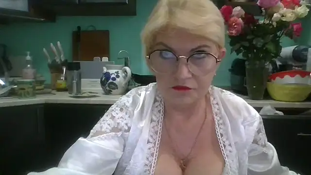 Snapshot of Heidi-Helga chatting on October 6, 7:17 am Heidi-Helga online show from October 6, 7:17 am