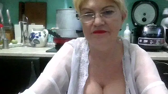 Snapshot of Heidi-Helga chatting on November 11, 4:23 am Heidi-Helga online show from November 11, 4:23 am