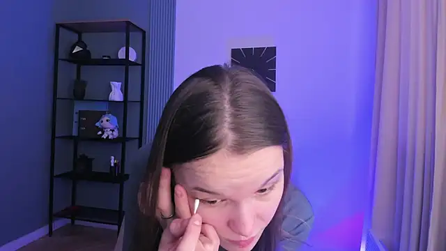 Amber Rogers online show from March 8, 2:30 pm