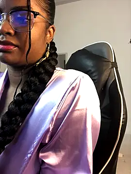 Snapshot of ValerieBlakee chatting on September 11, 10:43 pm ValerieBlakee online show from September 11, 10:43 pm