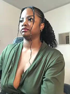 Snapshot of ValerieBlakee chatting on September 27, 12:21 pm ValerieBlakee online show from September 27, 12:21 pm