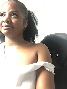 Snapshot of ValerieBlakee chatting on December 5, 12:19 am ValerieBlakee online show from December 5, 12:19 am