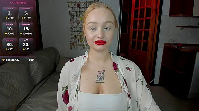 cutee selena online show from March 9, 8:10 pm