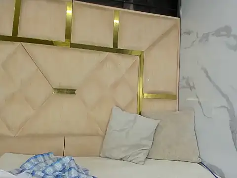 Snapshot of Kendall_6669 chatting on November 26, 12:17 pm Kendall 6669 online show from November 26, 12:17 pm