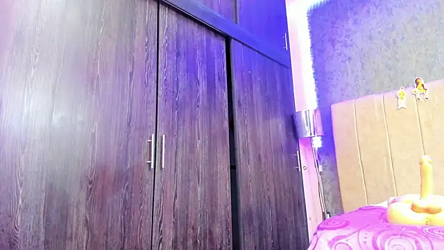 Snapshot of ava-am chatting on November 8, 2:45 am ava-am online show from November 8, 2:45 am