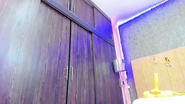 Snapshot of ava-am chatting on December 18, 2:17 am ava-am online show from December 18, 2:17 am