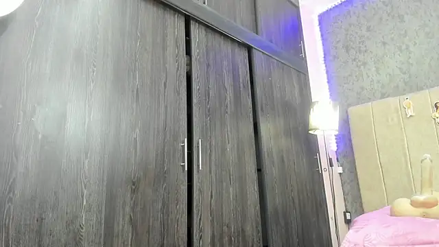 Snapshot of ava-am chatting on December 22, 2:08 am ava-am online show from December 22, 2:08 am