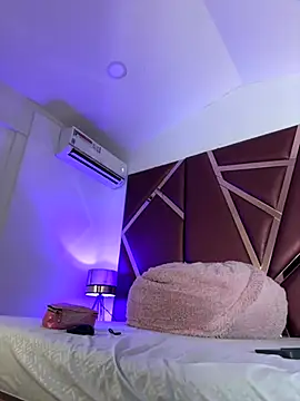 Snapshot of DanielaMedinaa chatting on September 18, 8:00 pm DanielaMedinaa online show from September 18, 8:00 pm