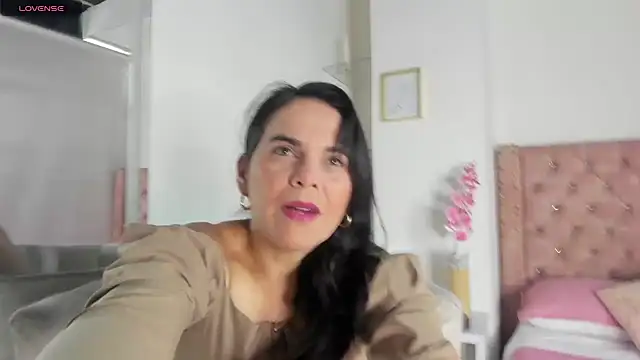 laura hotties online show from July 15, 7:30 pm