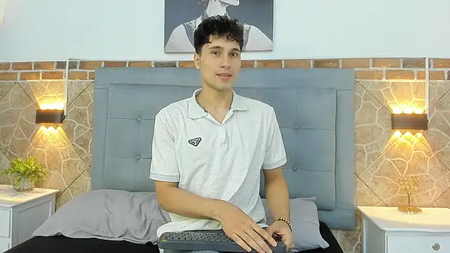 Snapshot of buddy_whitte chatting on March 7, 11:51 am buddy whitte online show from March 7, 11:51 am