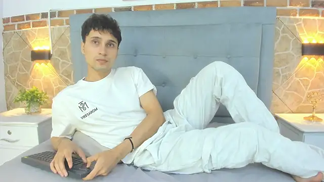 Snapshot of buddy_whitte chatting on March 15, 10:03 am buddy whitte online show from March 15, 10:03 am