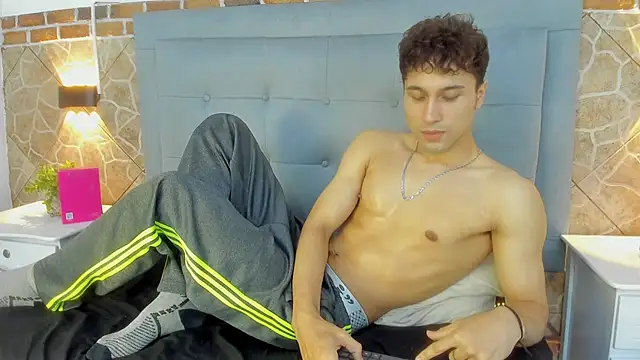 Snapshot of buddy_whitte chatting on March 17, 6:18 am buddy whitte online show from March 17, 6:18 am