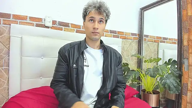 Snapshot of buddy_whitte chatting on September 12, 12:05 pm buddy whitte online show from September 12, 12:05 pm