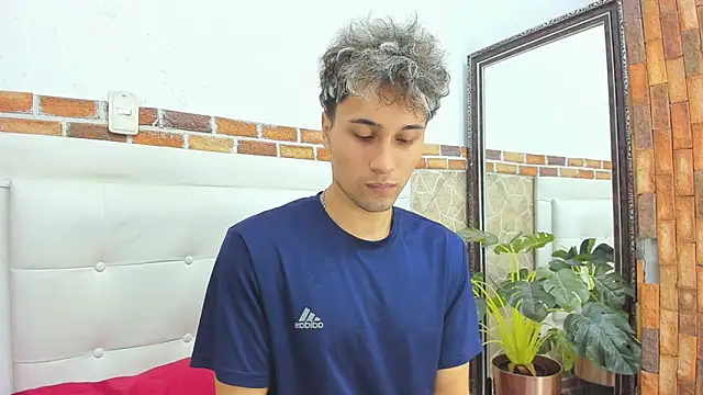 Snapshot of buddy_whitte chatting on September 17, 12:18 pm buddy whitte online show from September 17, 12:18 pm