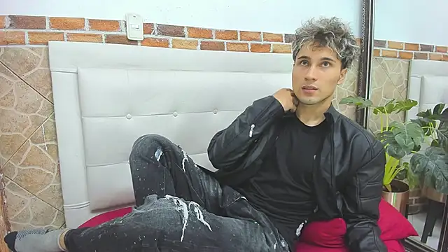 Snapshot of buddy_whitte chatting on September 21, 11:45 am buddy whitte online show from September 21, 11:45 am