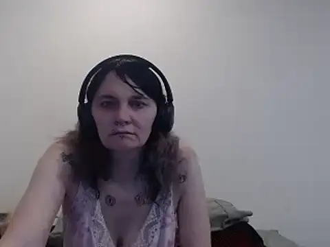 Hotmodel1984 online show from April 20, 6:20 pm