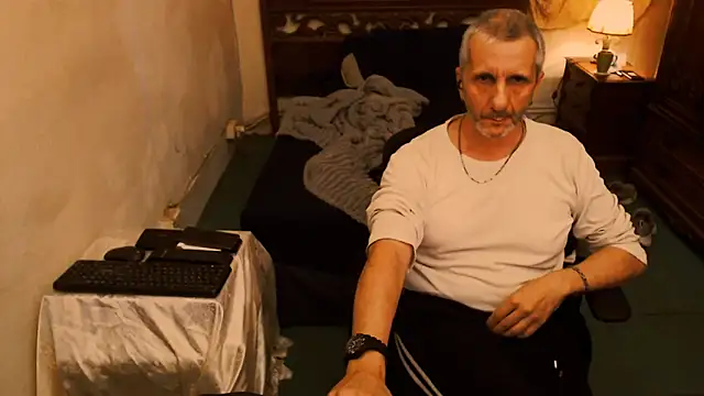 maxdaddy690 online show from October 6, 9:12 pm