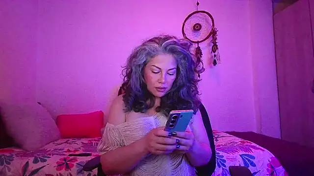 Victoria Lover online show from December 19, 3:35 am