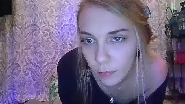 Snapshot of qtkayyzzxoxo chatting on March 9, 2:39 am qtkayyzzxoxo online show from March 9, 2:39 am