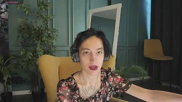 Snapshot of lisbatsyy chatting on March 8, 1:57 pm lisbatsyy online show from March 8, 1:57 pm