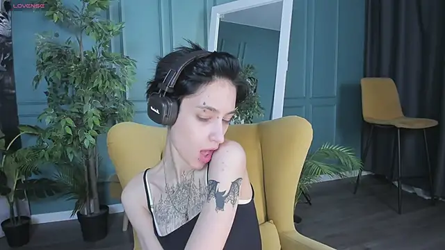 Snapshot of lisbatsyy chatting on March 9, 3:54 am lisbatsyy online show from March 9, 3:54 am