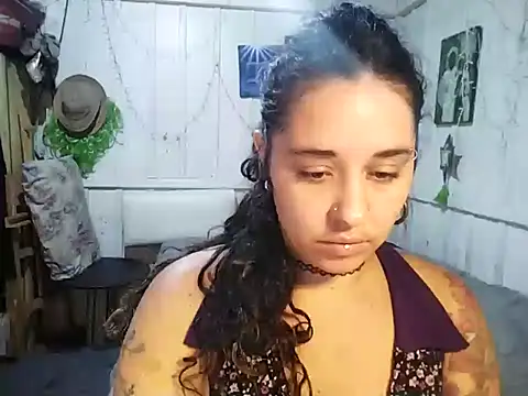 Snapshot of Fellyna chatting on September 25, 4:43 pm Fellyna online show from September 25, 4:43 pm