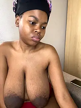 Snapshot of _DollFace_ chatting on November 4, 9:30 am DollFace online show from November 4, 9:30 am