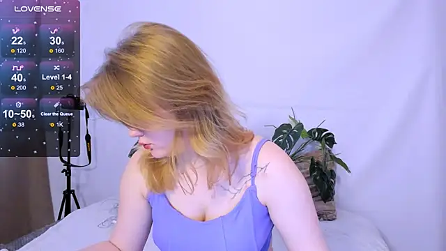 LaseyMoon online show from March 8, 4:23 am