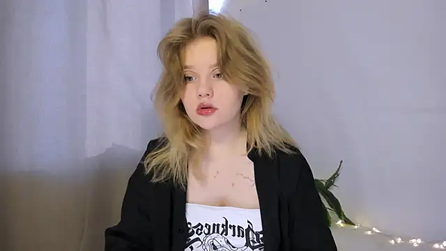 LaseyMoon online show from March 11, 1:26 am