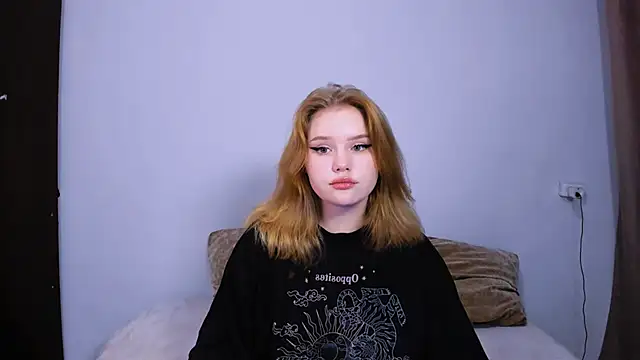 LaseyMoon online show from September 30, 11:10 pm