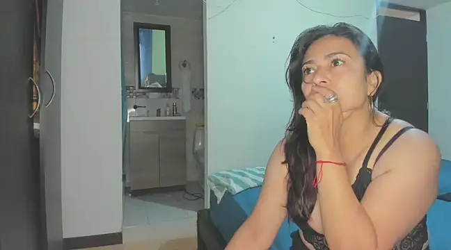 Snapshot of roxanasexy2025 chatting on March 10, 11:53 am roxanasexy2025 online show from March 10, 11:53 am