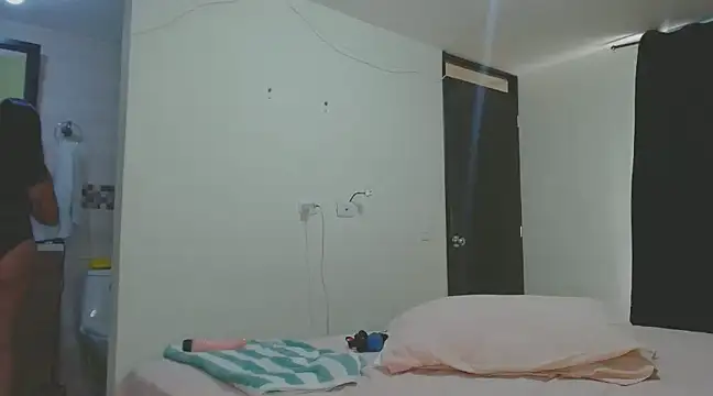 Snapshot of roxanasexy2025 chatting on March 14, 4:09 pm roxanasexy2025 online show from March 14, 4:09 pm