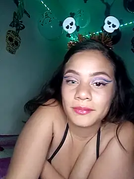 Snapshot of Valen_thompsom_002 chatting on October 15, 4:45 am Valen thompsom 002 online show from October 15, 4:45 am