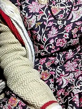 Snapshot of Anitabhabi_2 chatting on November 13, 3:27 am Anitabhabi 2 online show from November 13, 3:27 am