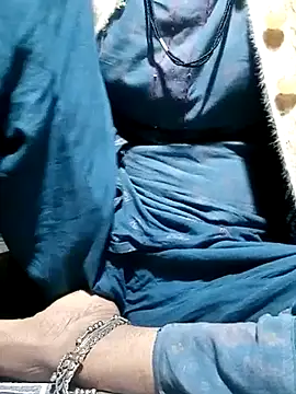 Snapshot of Anitabhabi_2 chatting on November 20, 4:01 am Anitabhabi 2 online show from November 20, 4:01 am