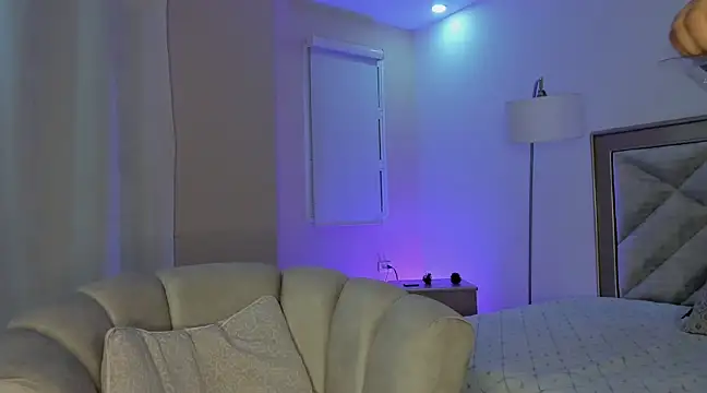 Snapshot of amannda_7 chatting on March 5, 2:14 am amannda 7 online show from March 5, 2:14 am